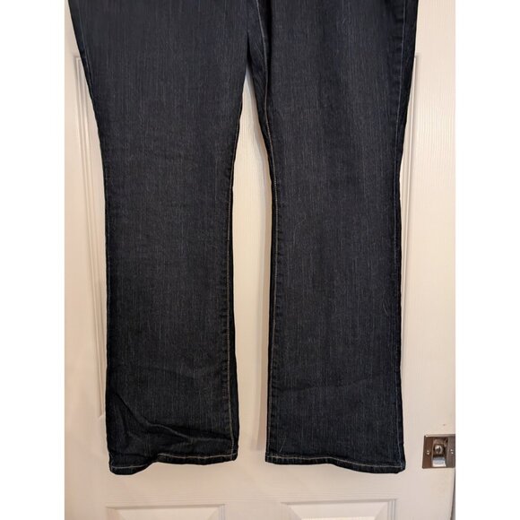 OLD NAVY Bootcut Curvy Mid-Rise Jeans - Picture 4 of 9